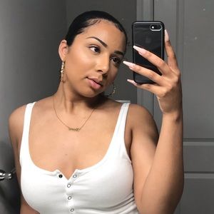 Meet your Posher, Amira